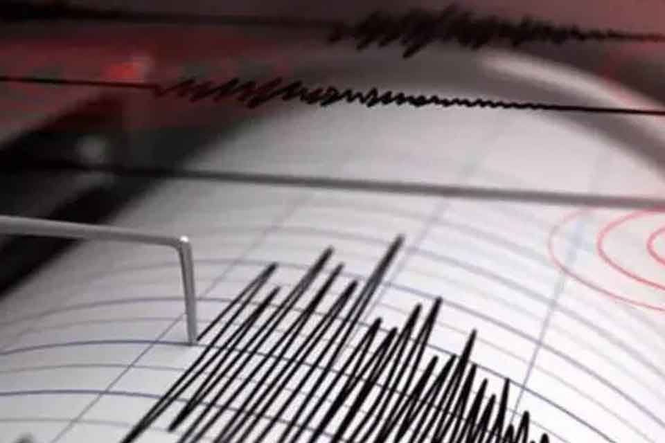 Adana'nın Saimbeyli il&ccedil;esinde saat 19.47'de 4,5 b&uuml;y&uuml;kl&uuml;ğ&uuml;nde deprem meydana geldi.