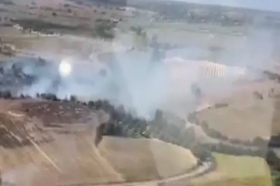 Adana&rsquo;nın merkez Sarı&ccedil;am il&ccedil;esinde orman yangını &ccedil;ıktı. Yangına, havadan ve