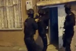 Adana'da silahlı su&ccedil; &ouml;rg&uuml;t&uuml;ne &uuml;ye olduğu tespit edilen 26 kişi