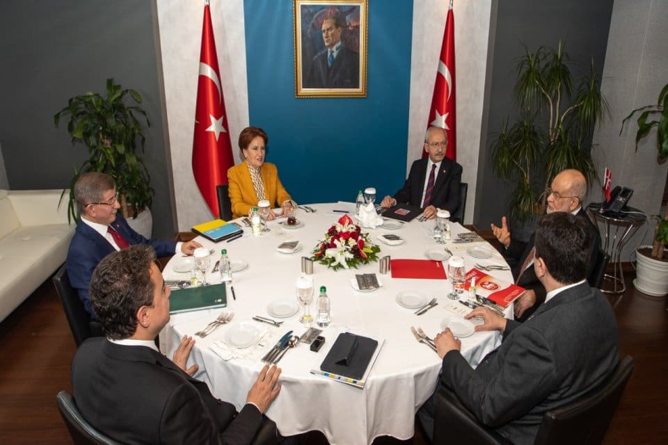 CHP Genel Başkan Başdanışmanı &Uuml;nal &Ccedil;evik&ouml;z, "Altılı Masa'nın Cumhurbaşkanı adayı