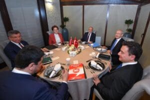 Altılı Masa 2 Ekim&rsquo;de Kılı&ccedil;daroğlu&rsquo;nun ev sahipliğinde ikinci tur g&ouml;r&uuml;şmelere