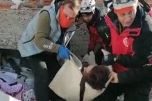 Adıyaman'da yıkılan apartmanın enkazında kalan G&ouml;zde G&uuml;ven (31) ile Musab