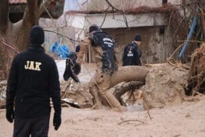 Adıyaman'ın Tut il&ccedil;esinde, 2 kişinin yaşamını yitirdiği sel felaketinde sulara