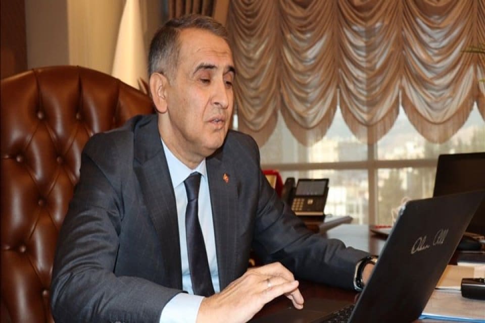 Adıyaman Valisi Mahmut &Ccedil;uhadar, sağlık sorunlarını gerek&ccedil;e g&ouml;stererek Adıyaman Valiliği