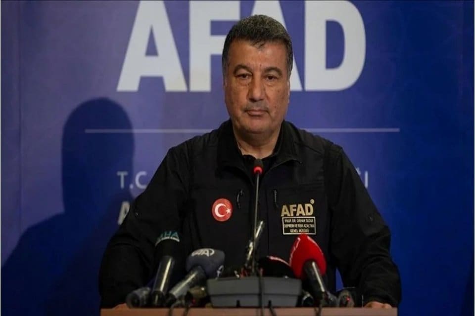 AFAD Risk Azaltma Genel M&uuml;d&uuml;r&uuml; Orhan Tatar, deprem b&ouml;lgesinde yer