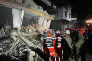 Hatay'ın Defne il&ccedil;esinde meydana gelen 6,4 b&uuml;y&uuml;kl&uuml;ğ&uuml;ndeki depremde 18'i ağır
