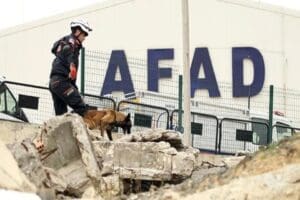 Afet ve Acil Durum (AFAD) Y&ouml;netimi Başkanlığı ek binasında evrak