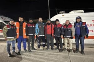 On ilde b&uuml;y&uuml;k yıkıma ve on binlerce vatandaşımızın yaşamını yitirmesine