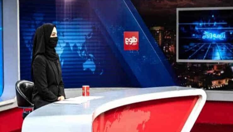 Afganistan'da kadın televizyon sunucuları ekrana peçeyle çıktı