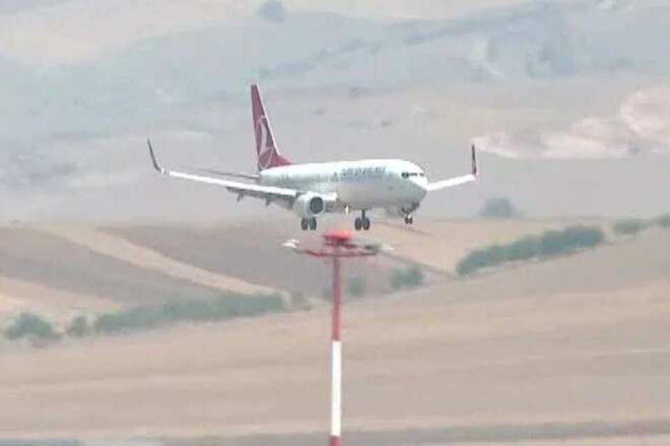 Afganistan'dan ikinci TSK kafilesi geldi Afganistan'dan tahliye edilen ikinci TSK kafilesini taşıyan uçak Ankara'ya indi.