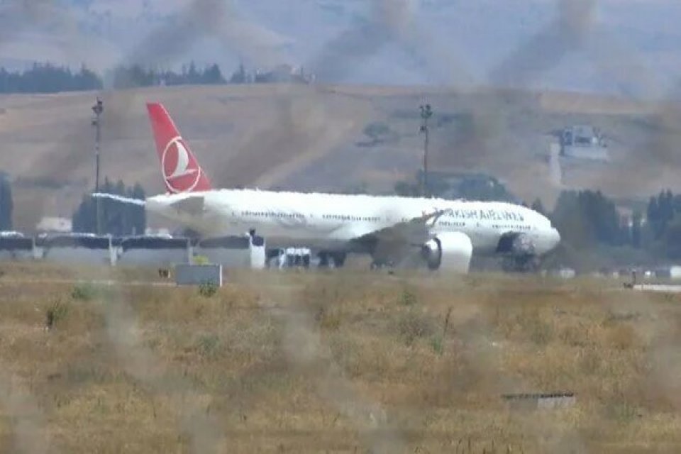 Afganistan'dan ilk asker kafilesi Türkiye'ye döndü Türk askerinin Afganistan'dan tahliyesi başladı. Pakistan'ın başkenti İslamabad'dan havalanan askerlerin