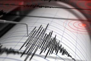 Afyonkarahisar'ın Dinar il&ccedil;esinde 3.6 b&uuml;y&uuml;kl&uuml;ğ&uuml;nde deprem meydana geldi. Deprem sonrası