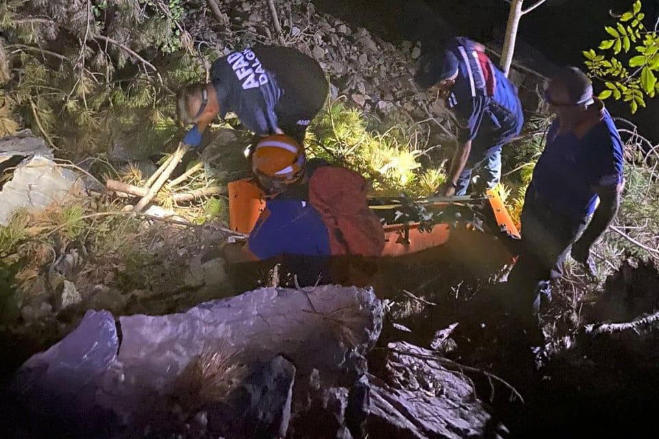 MUĞLA'nın Kavaklıdere il&ccedil;esinde, ağa&ccedil; kesimi yaparken yaklaşık 35 metrelik u&ccedil;uruma