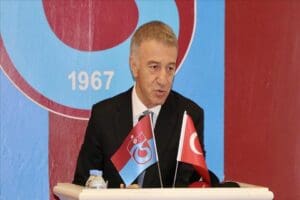Trabzonspor'da kongre kararı alan başkan Ahmet Ağaoğlu istifa kararı aldı.