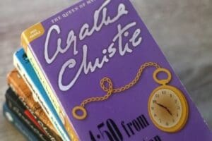 &Uuml;nl&uuml; yazar Agatha Christie'nin romanları etnik k&ouml;kene yapılan atıflar ve