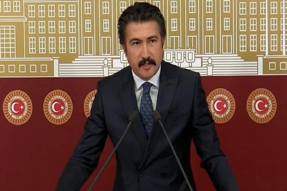 Birleşik Arap Emirlikleri ile ilgili a&ccedil;ıklamasıyla krize neden olan AK