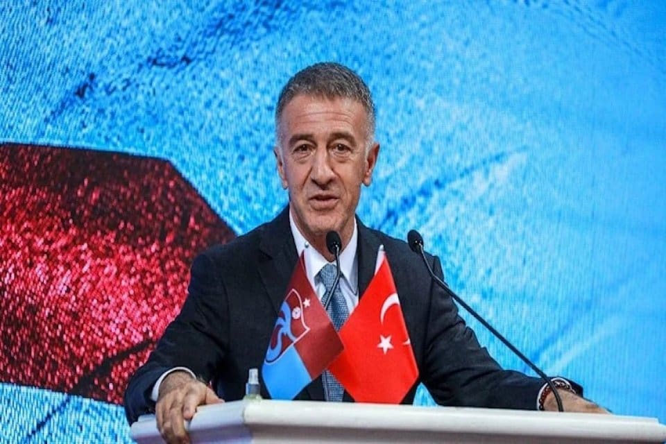 Ahmet Ağaoğlu, Kul&uuml;pler Birliği'ndeki başkanlık g&ouml;revini bırakacağını a&ccedil;ıkladığı konuşmasında TFF