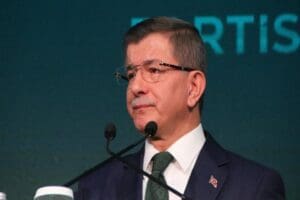 Ahmet Davutoğlu, "Dalga dalga partiler kurulmaya başlandı. Hala kuruluyor ve