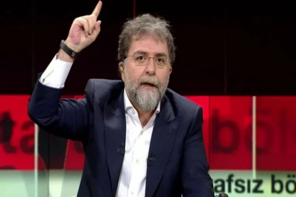 H&uuml;rriyet gazetesinin genel yayın y&ouml;netmeni Ahmet Hakan, Twitter&rsquo;da cinsel i&ccedil;erikli