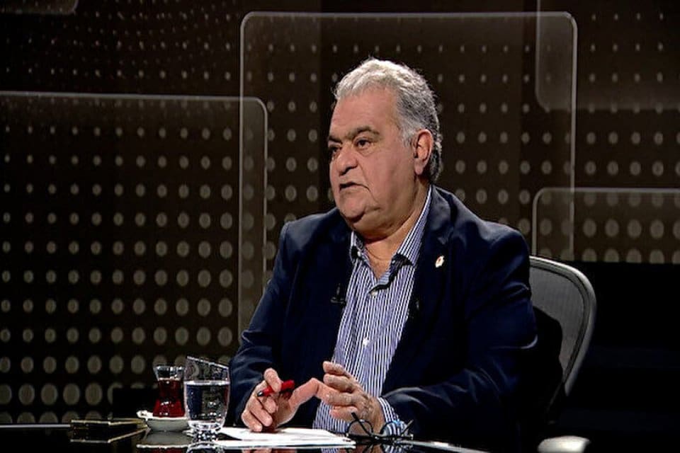 TEK Parti Genel Başkanı Ahmet &Ouml;zal, T&uuml;rkiye'nin deprem b&ouml;lgesinde olduğunu