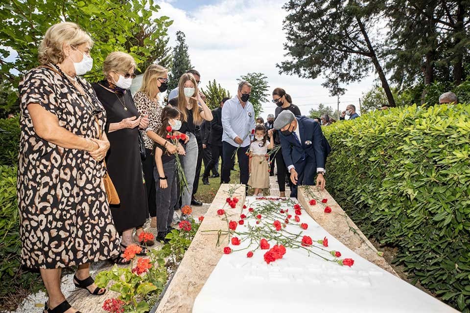 İzmir&rsquo;in B&uuml;y&uuml;kşehir Belediyesi&rsquo;nin unutulmaz başkanı Ahmet Piriştina, &ouml;l&uuml;m&uuml;n&uuml;n on yedinci