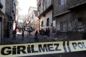 Gaziantep'te sokak ortasında tam bir dehşet yaşandı. Kentte husumetli olan