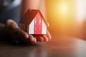 İspanya'da&nbsp; y&uuml;ksek kira, d&uuml;ş&uuml;k maaş ve y&uuml;ksek işsizlik barınma sorununun