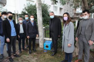 AK Parti Bayraklı İlçe Başkanlığı dondurucu soğuklarda yaşam mücadelesi veren
