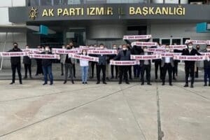 İzmir teşkilatları ve parti gen&ccedil;liği; İzmir İl Gen&ccedil;lik Kolları Başkanı