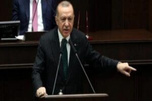AK Parti&rsquo;nin bir siyasi geleneği vardı. B&uuml;y&uuml;k kongrede parti y&ouml;netimi