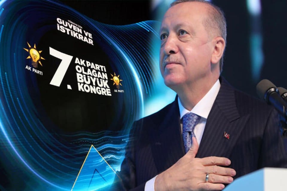 AK Parti'nin Ankara'da ger&ccedil;ekleşen 7'inci Olağan Kongresi'nde, İzmir'den eski Başbakan