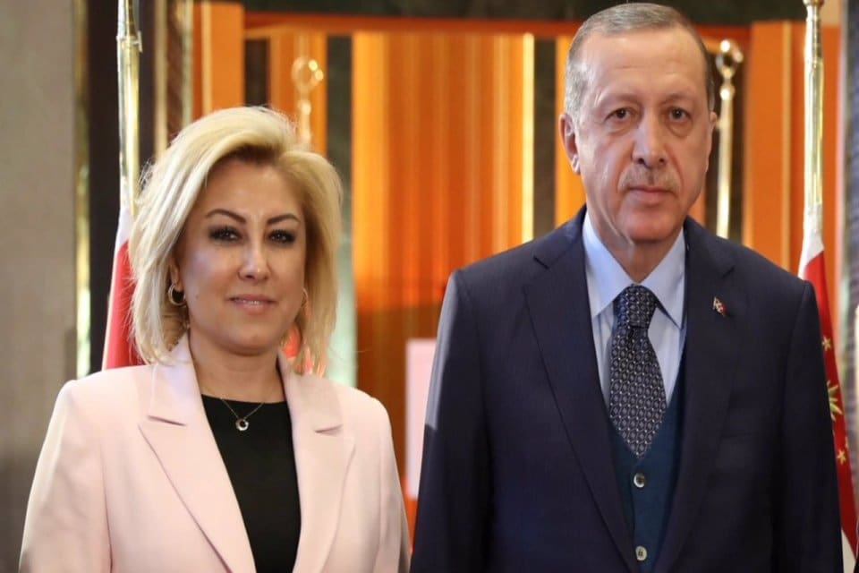 AK Parti tarafından İzmir'den milletvekili adayı olarak g&ouml;sterilen Sabah yazarı