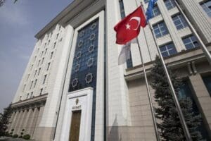 AK Parti S&ouml;zc&uuml;s&uuml; &Ouml;mer &Ccedil;elik, İstanbul'da Kartal Cemevi Başkanı Selami