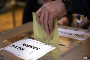 AK Parti'nin se&ccedil;im ve siyasi partiler kanunlarında değişiklik i&ccedil;in başlattığı