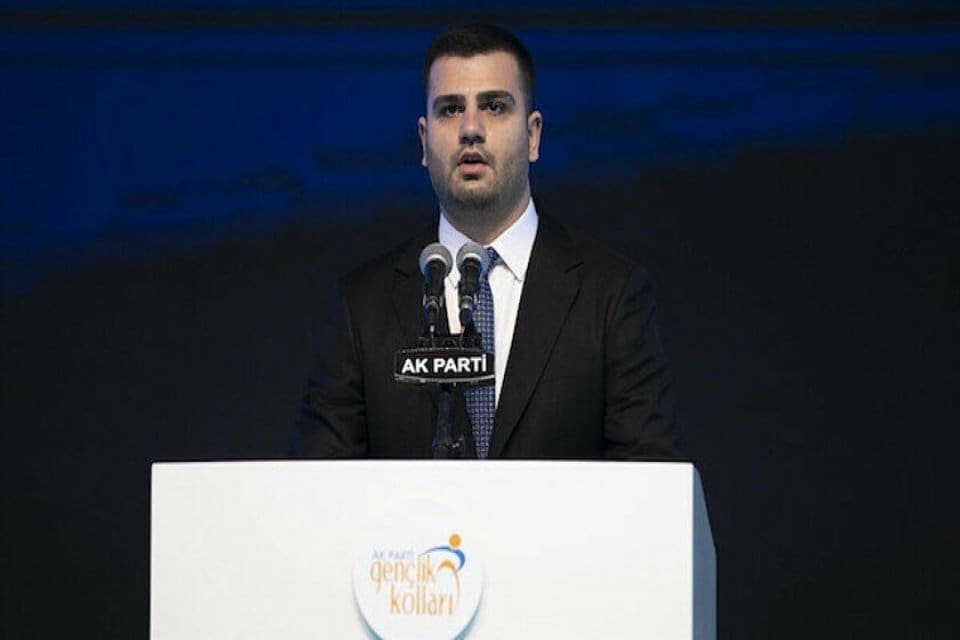 İsrail cuma namazı sonrası Mescid-i Aksa'daki cemaate ses bombalarıyla saldırdı.