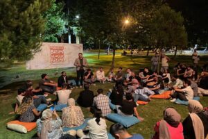 İzmir’de, gençlerle bir dizi etkinlik yapan AK Parti Gençlik Kolları