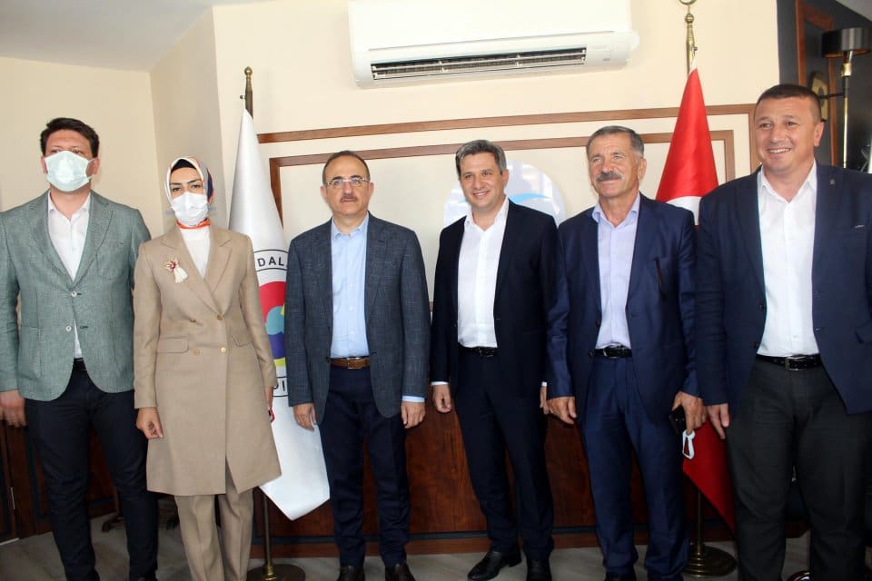 &Ouml;demiş Ticaret Odası Başkanı Rıfat Eriş, AK Parti İzmir İl