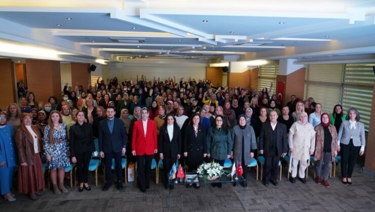 AK Parti İzmir’de dolu dolu ‘Siyaset Akademisi Kadın’ programı!