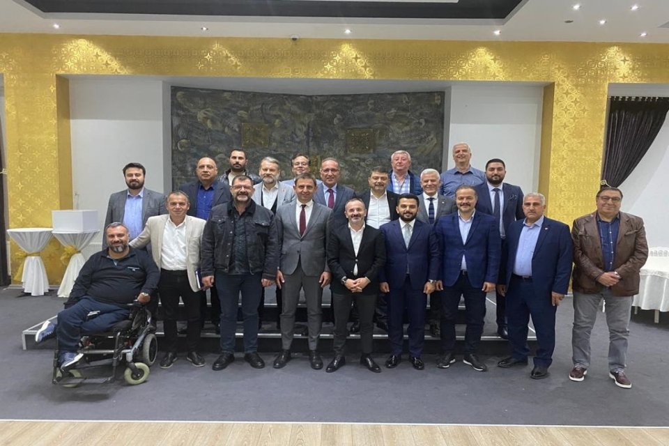 AK Parti İzmir’de, İlçe Belediye Meclisi Grup Başkanvekilleri aylık toplantısında,