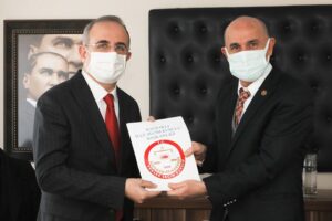 Ger&ccedil;ekleşen kongrede daha &ouml;nce atandığı AK Parti İzmir İl Başkanlığı