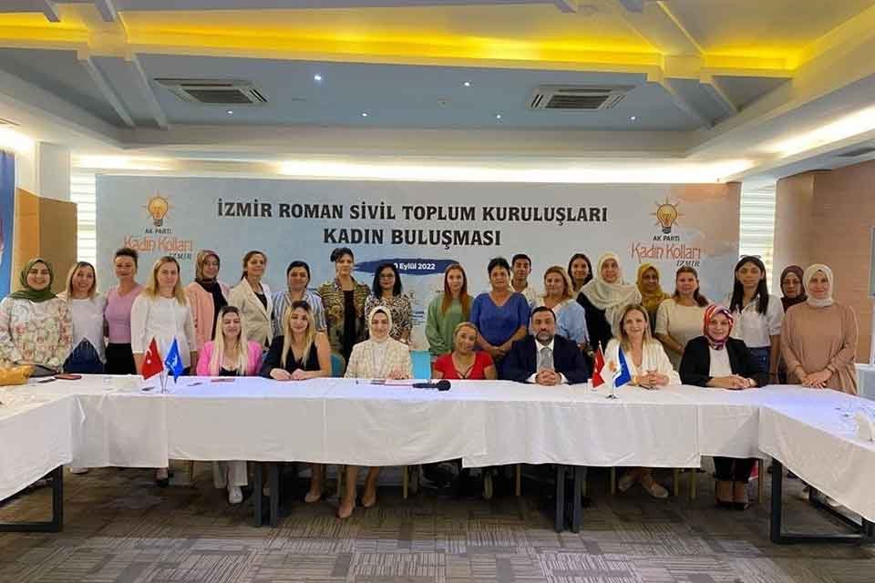 AK Parti İzmir İl Kadın Kolları Başkanlığı’nın düzenlediği ve ilkini