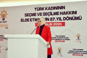 AK Parti İzmir Kadın Kolları&rsquo;nın d&uuml;zenlediği T&uuml;rk Kadının Se&ccedil;me ve