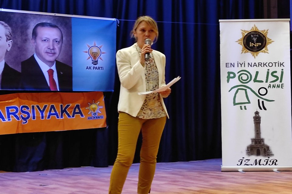 AK Parti Karşıyaka, pandemi yasakları sonrasında ilk kapalı salon toplantısını