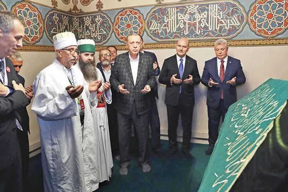 Hürriyet yazarı Abdulkadir Selvi, AK Parti'nin cemevlerinin su ve elektrik