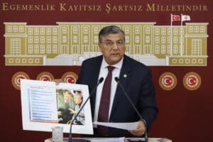 CHP İzmir Milletvekili Kamil Okyay Sındır,&nbsp;AK Parti İzmir İl Başkanı