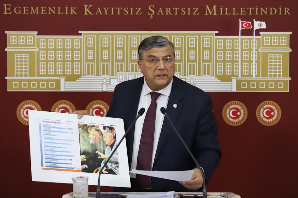 CHP İzmir Milletvekili Kamil Okyay Sındır,&nbsp;AK Parti İzmir İl Başkanı