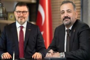 TELEFONLA G&Ouml;R&Uuml;ŞT&Uuml;LER Aslanoğlu, sosyal medya &uuml;zerinden yaptığı a&ccedil;ıklamada, yaşanan şiddetin
