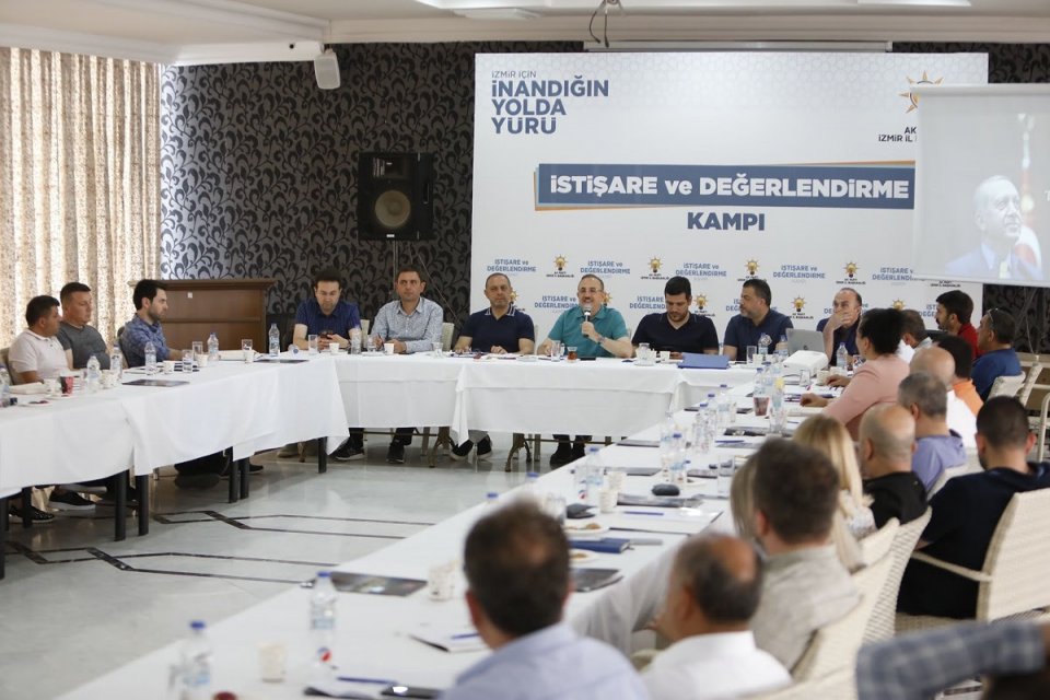 AK Parti İzmir İl Başkanlığı; Yürütme Kurulu ile birlikte 30
