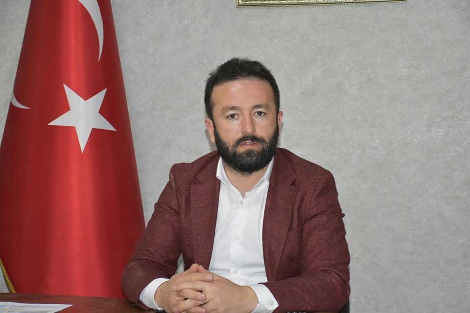 AK Parti Menderes İl&ccedil;e Başkanı S&uuml;leyman Artcı, İzmir B&uuml;y&uuml;kşehir Belediyesi&rsquo;nin