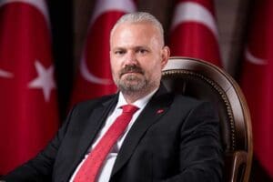 İzmir'de CHP'den AK Parti'ye'ye ge&ccedil;en Menemen Belediyesi'nin Başkan Vekili Aydın